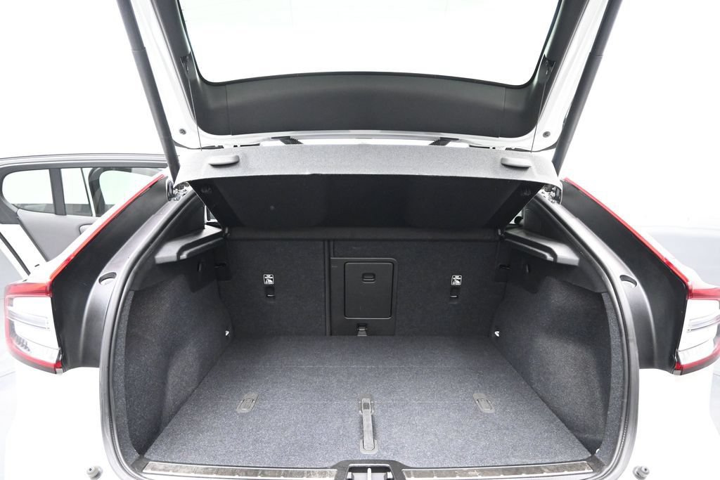Used 2023 Volvo C40 P8 Recharge Ultimate AWD/4WD image 17
