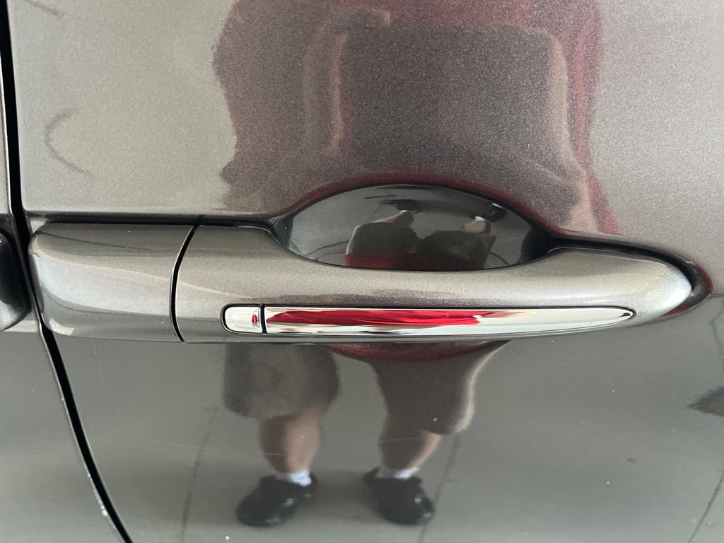 Used 2023 Chrysler Pacifica Limited FWD image 40