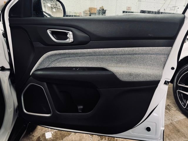 Used 2023 Jeep Compass Latitude image 14