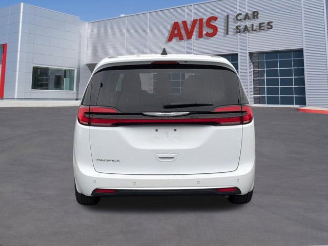 Used 2023 Chrysler Pacifica Touring-L image 7