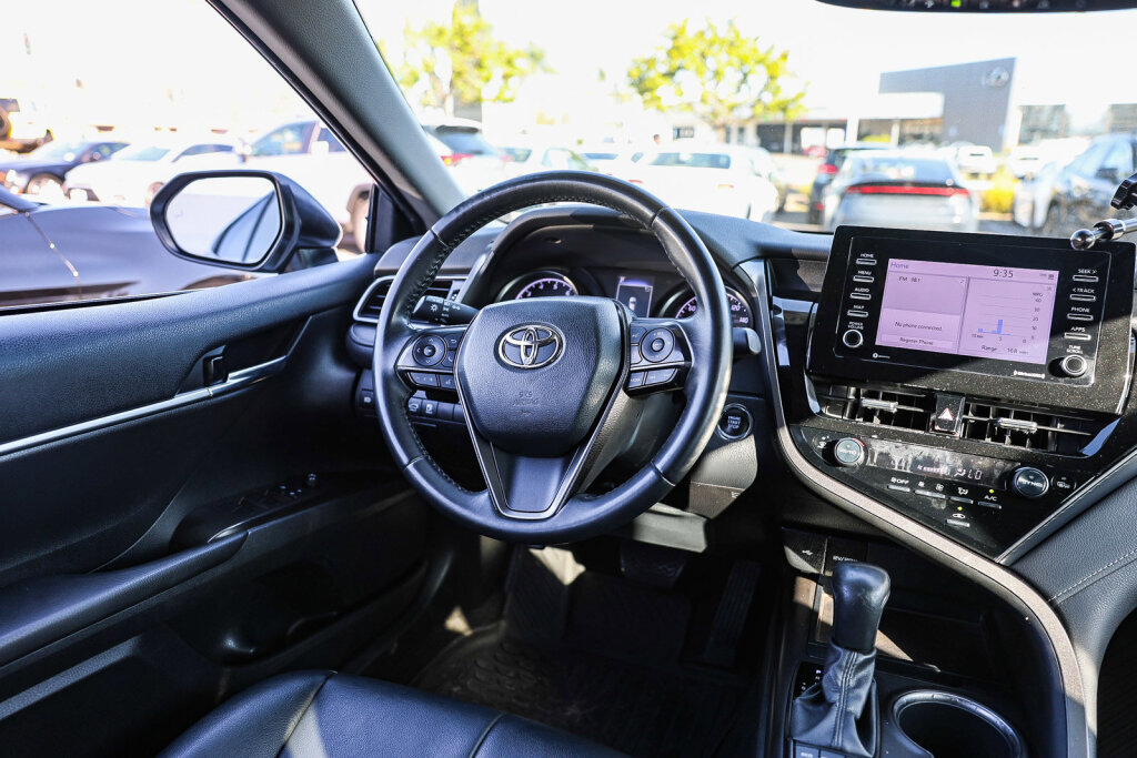Certified 2022 Toyota Camry SE image 5