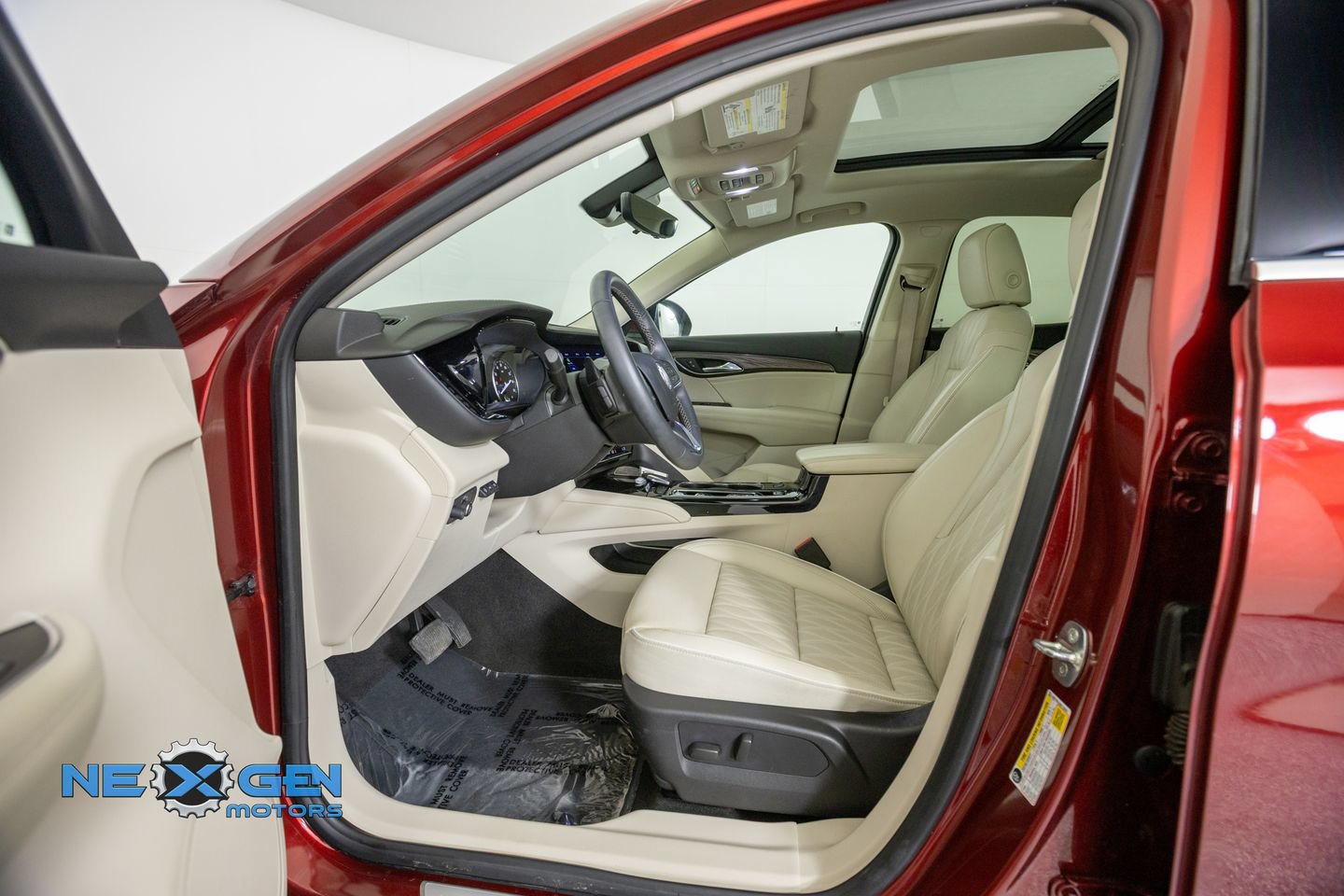Used 2022 Buick Envision Avenir w/ Technology Package II FWD image 11