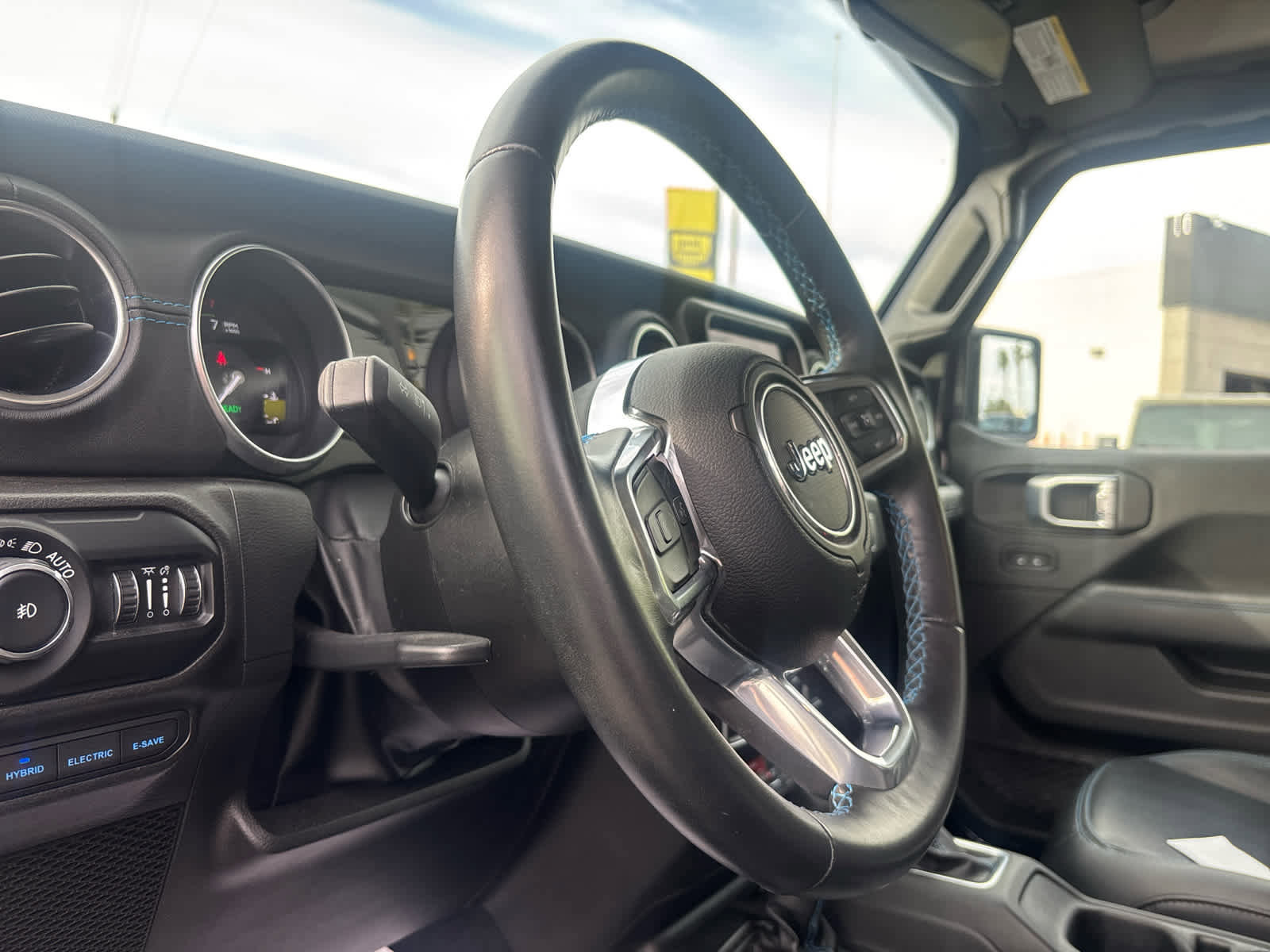 Used 2022 Jeep Wrangler Unlimited Rubicon 4xe image 9