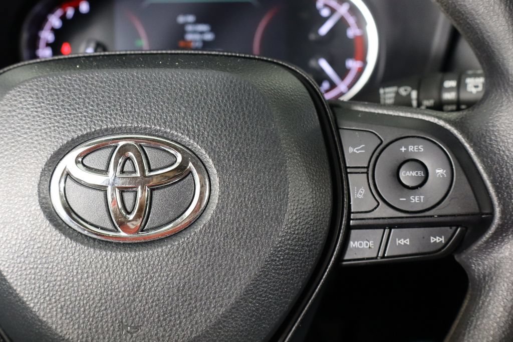 Used 2025 Toyota RAV4 XLE FWD image 10