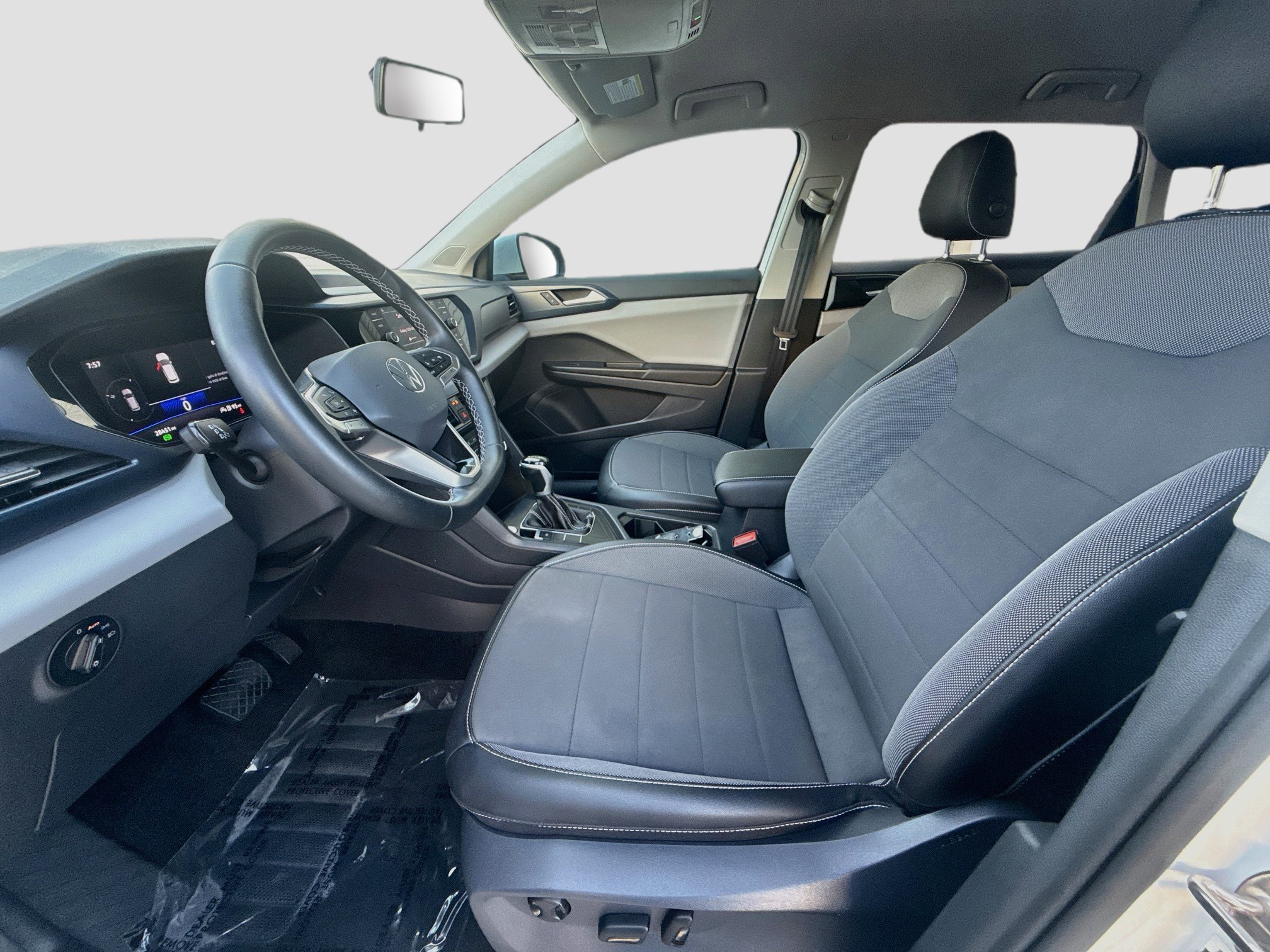 Certified 2022 Volkswagen Taos SE FWD image 18