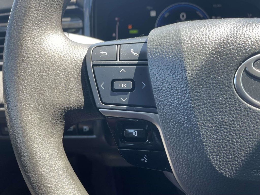 Used 2025 Toyota Camry LE FWD image 28