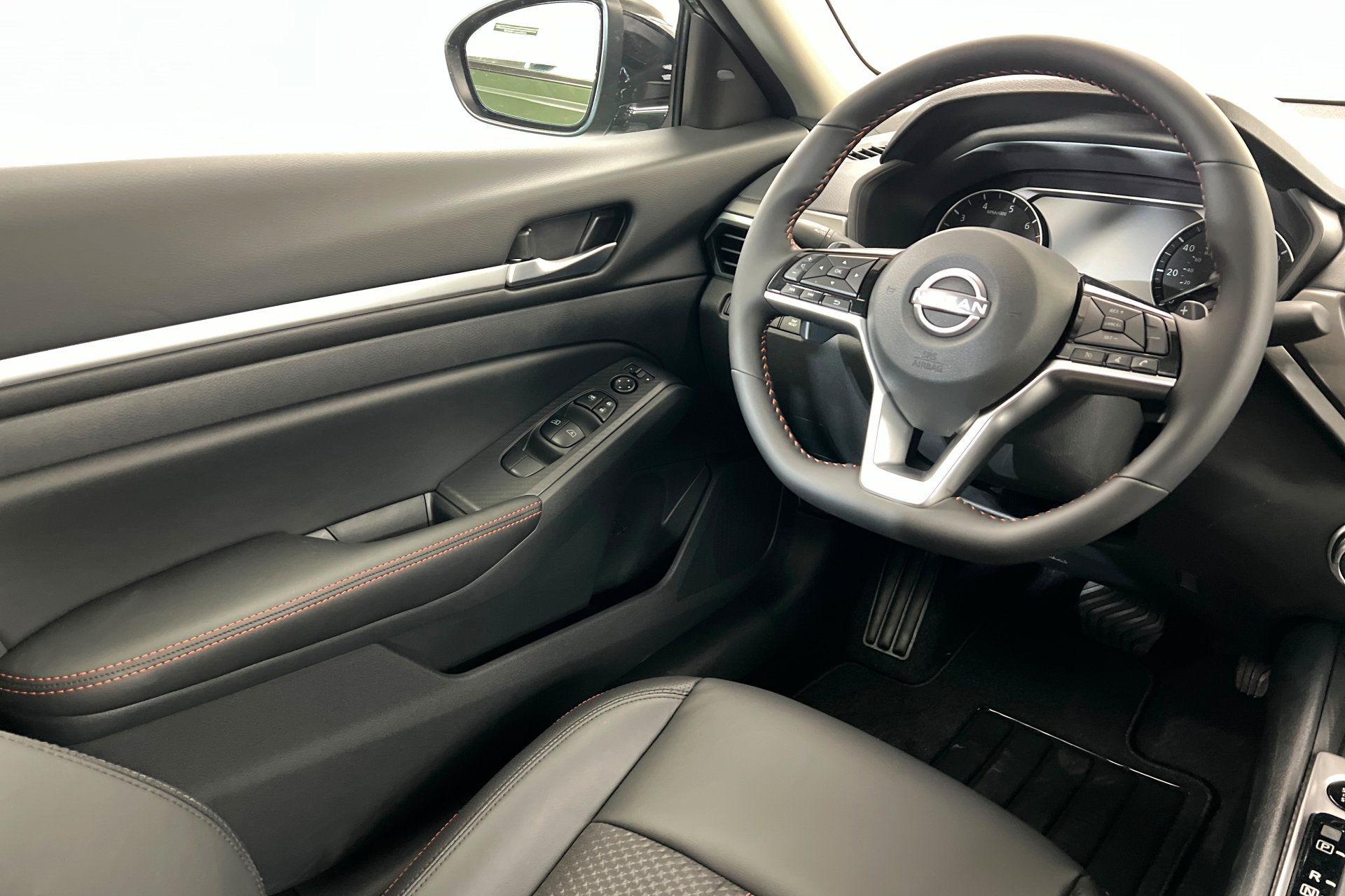 New 2026 Nissan Altima 2.5 SR w/ SR Midnight Edition Package FWD image 11