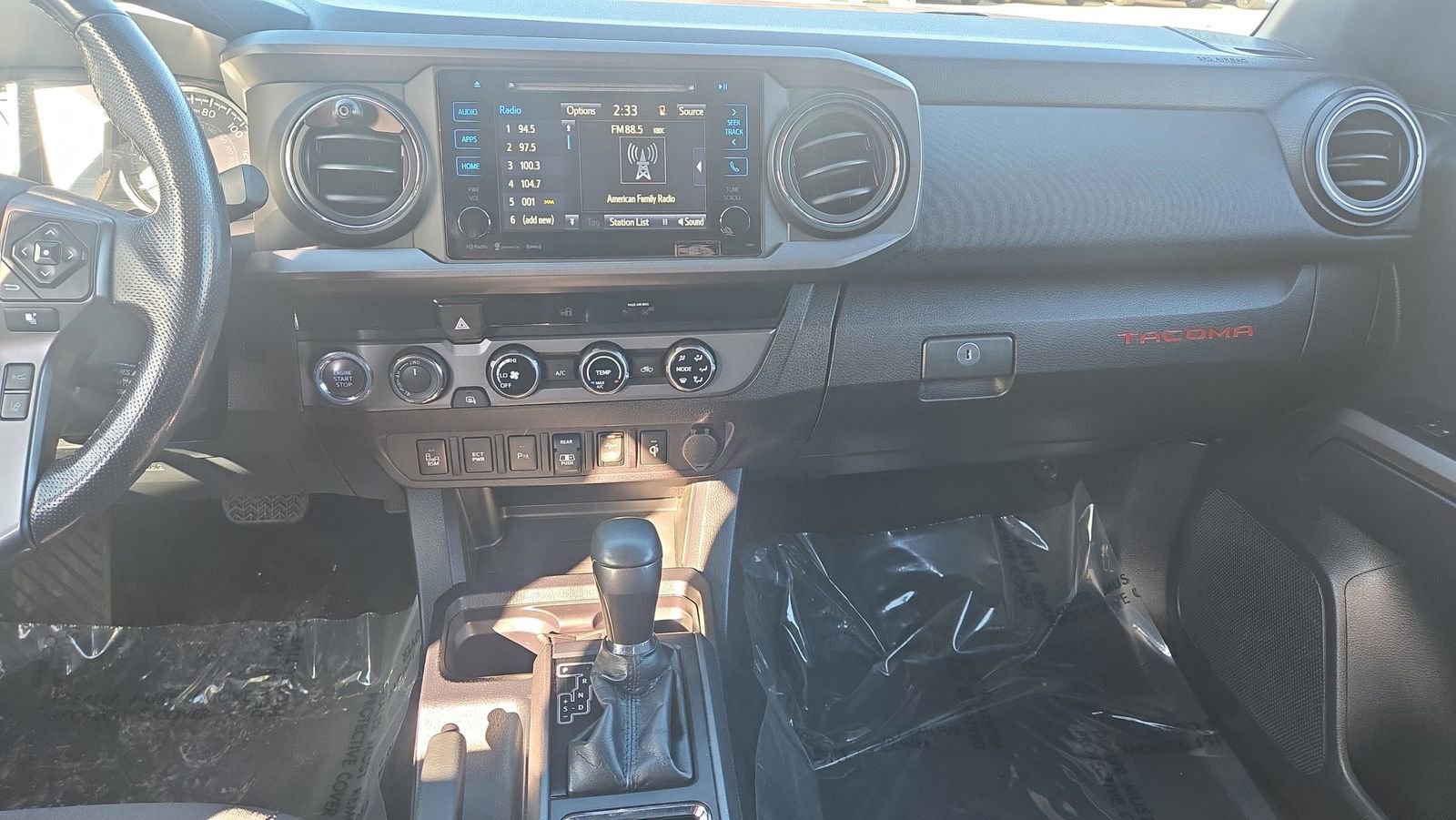 Used 2018 Toyota Tacoma TRD Off-Road w/ Technology Package image 21