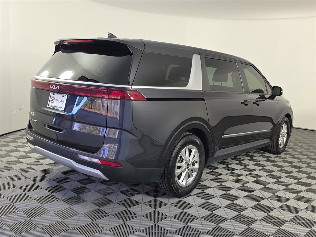 Used 2022 Kia Carnival LX image 7