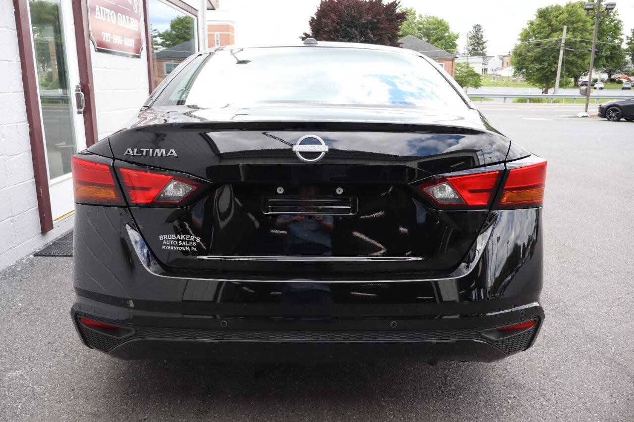 Used 2025 Nissan Altima 2.5 SV FWD image 3