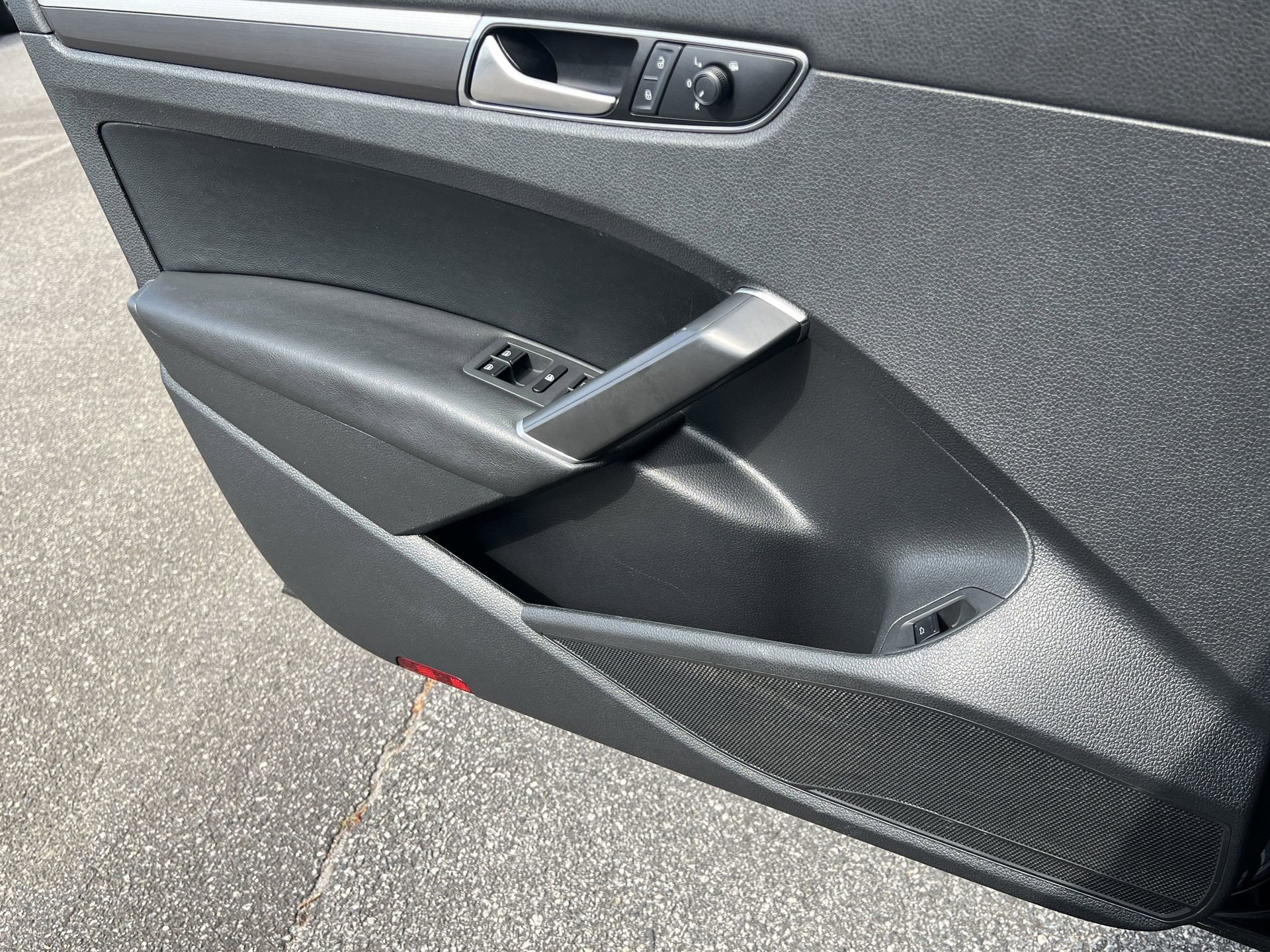 Used 2018 Volkswagen Passat 2.0T R-Line FWD image 14