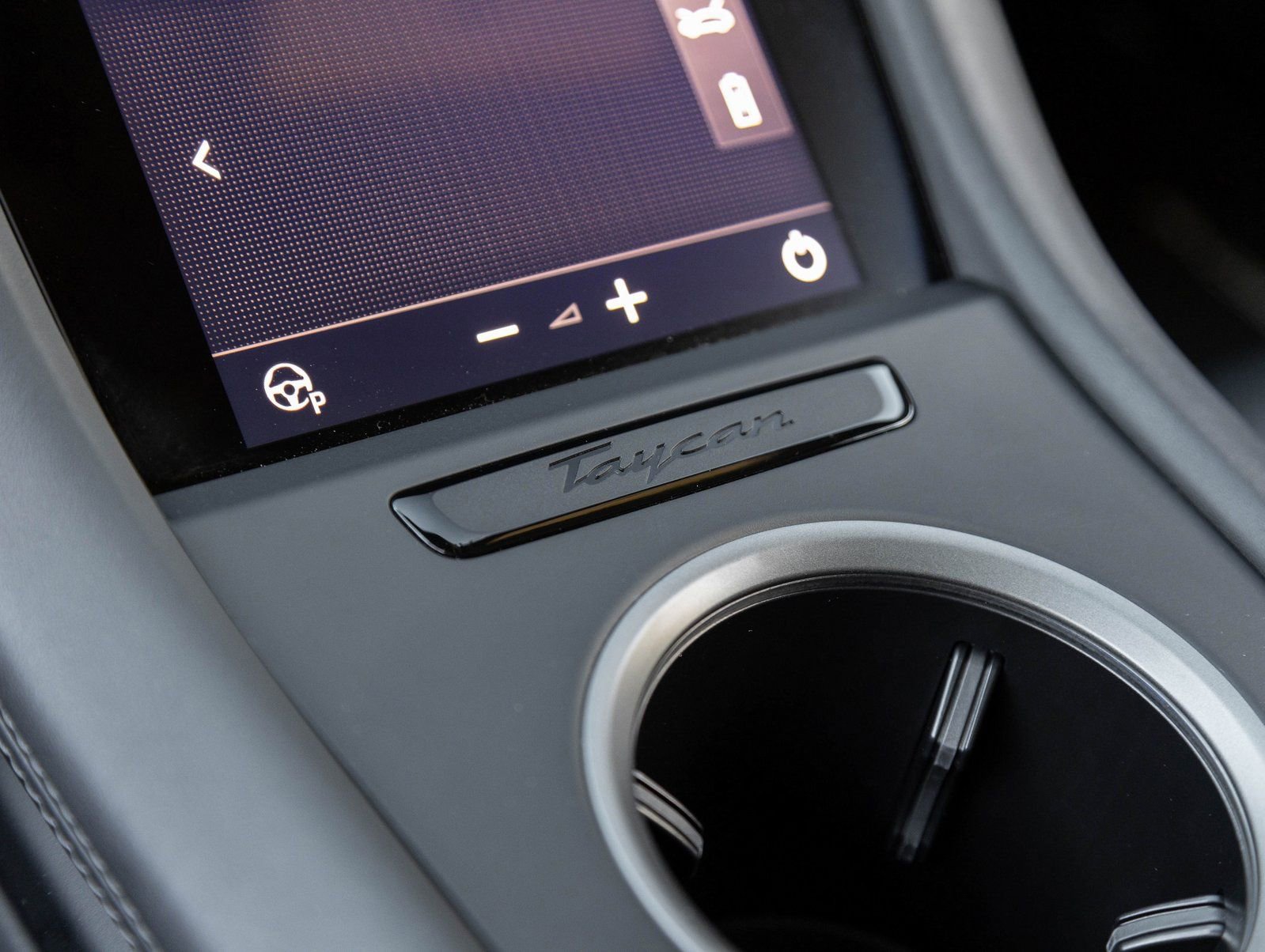 Certified 2025 Porsche Taycan AWD/4WD image 27