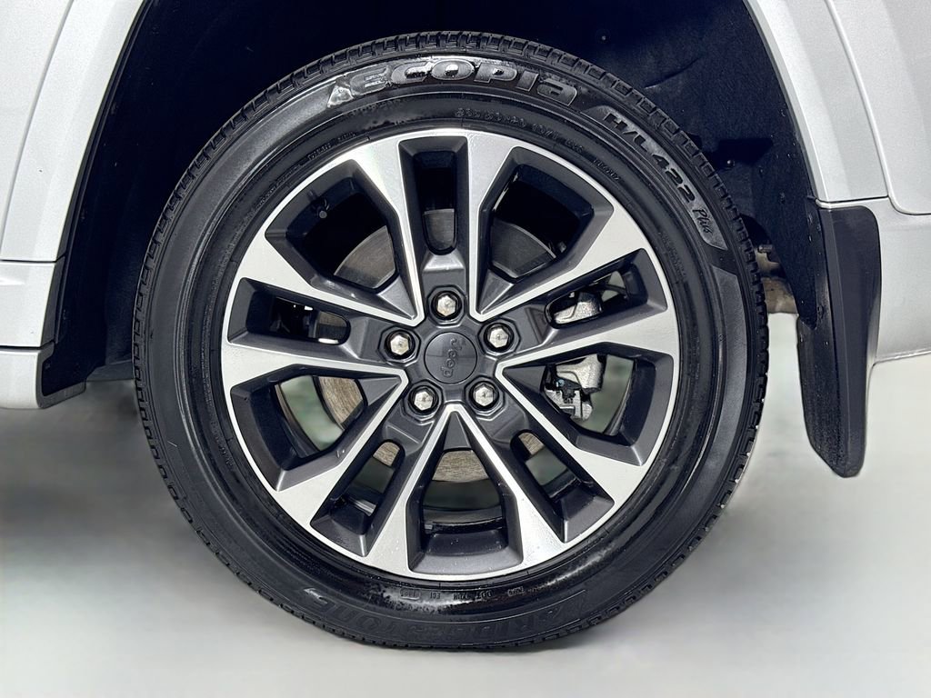 Used 2023 Jeep Grand Cherokee Overland w/ Advanced Protech Group III AWD/4WD image 10