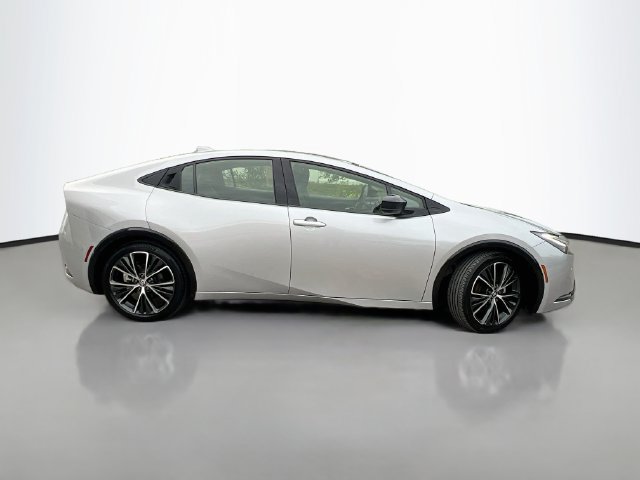 Used 2025 Toyota Prius XLE FWD image 9
