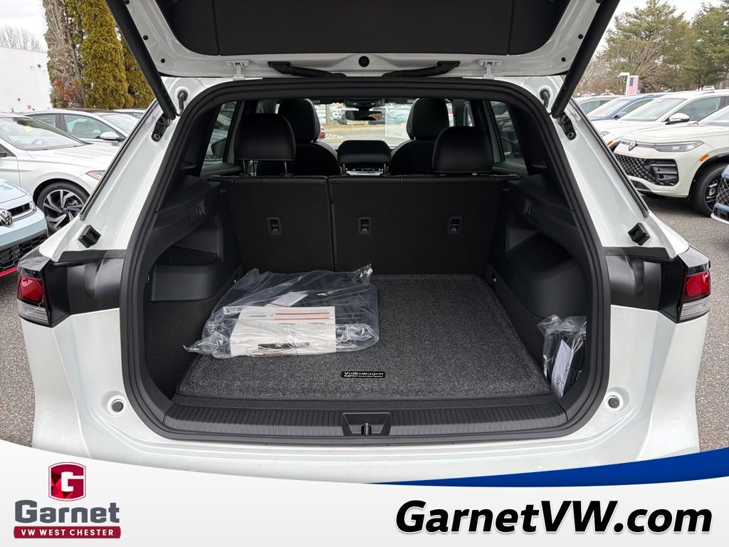 New 2026 Volkswagen Tiguan SE R-Line image 17