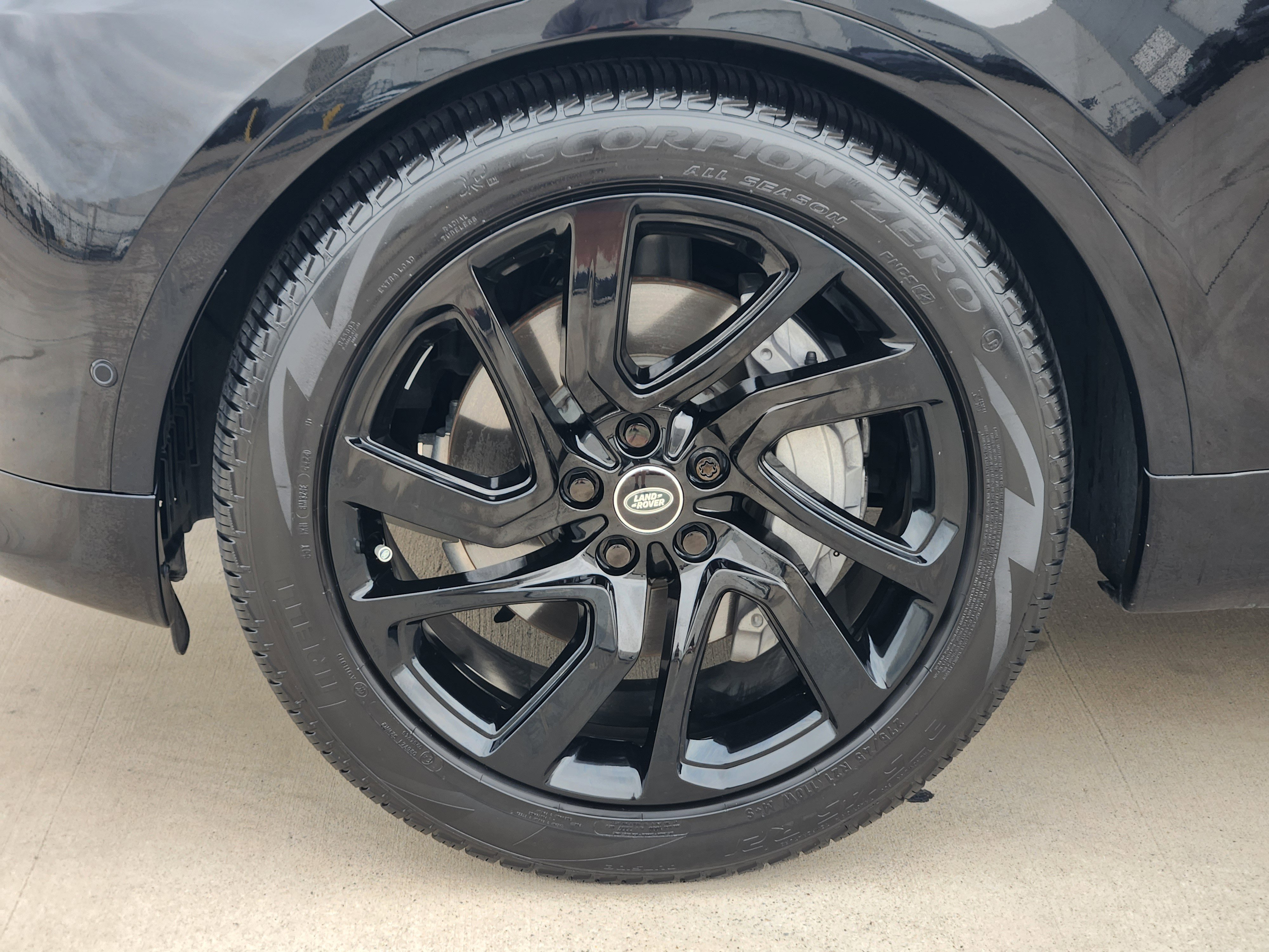 Certified 2025 Land Rover Discovery Dynamic SE image 11