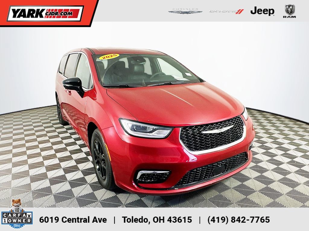 Used 2025 Chrysler Pacifica Select FWD 360° Tour