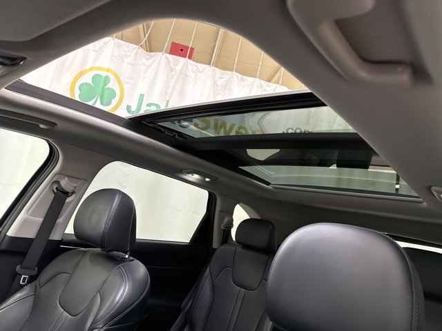 Used 2022 Kia Sorento EX w/ Panoramic Sunroof Package image 10