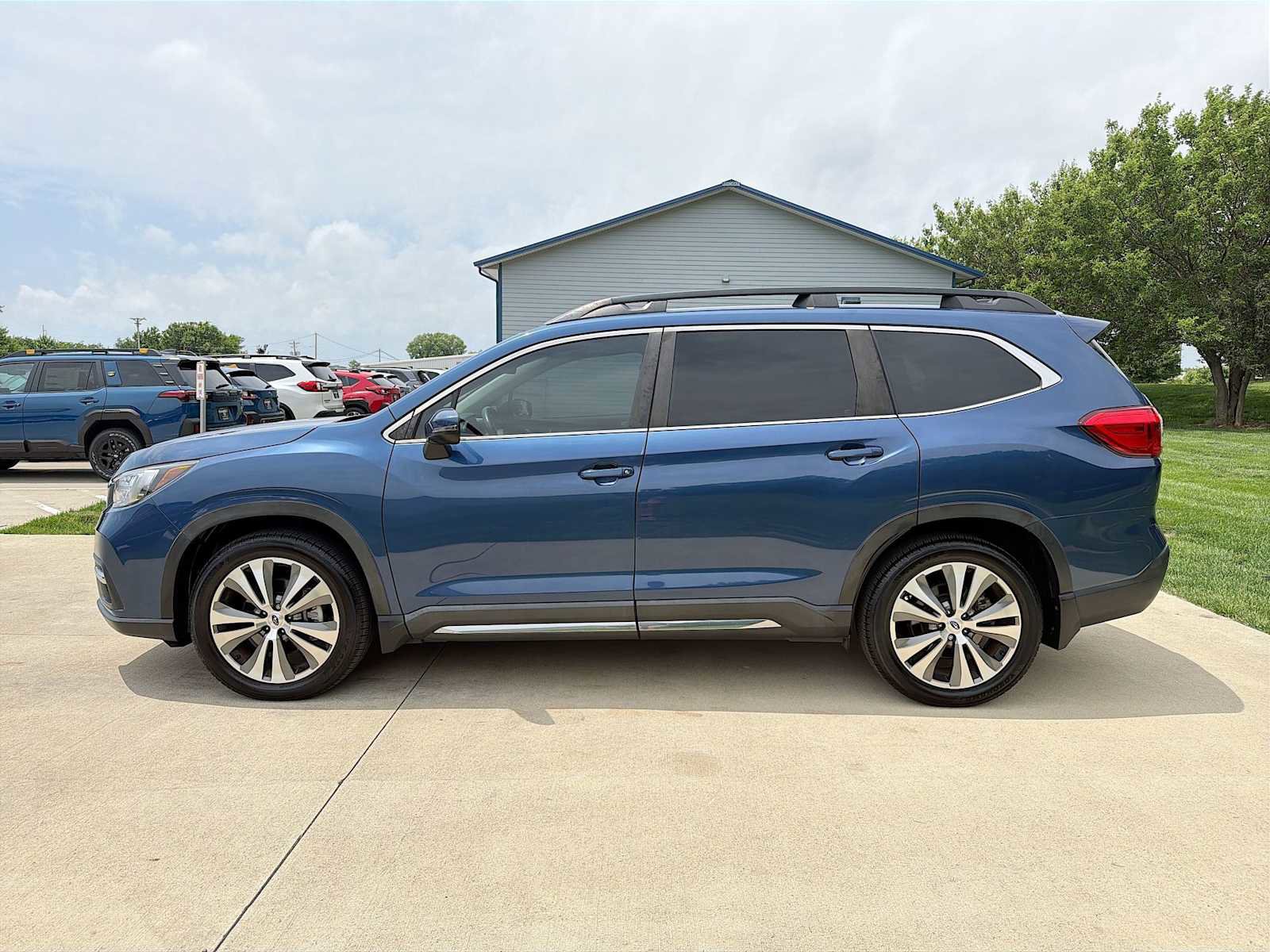 Used 2021 Subaru Ascent Limited w/ Popular Package #2A AWD/4WD image 3