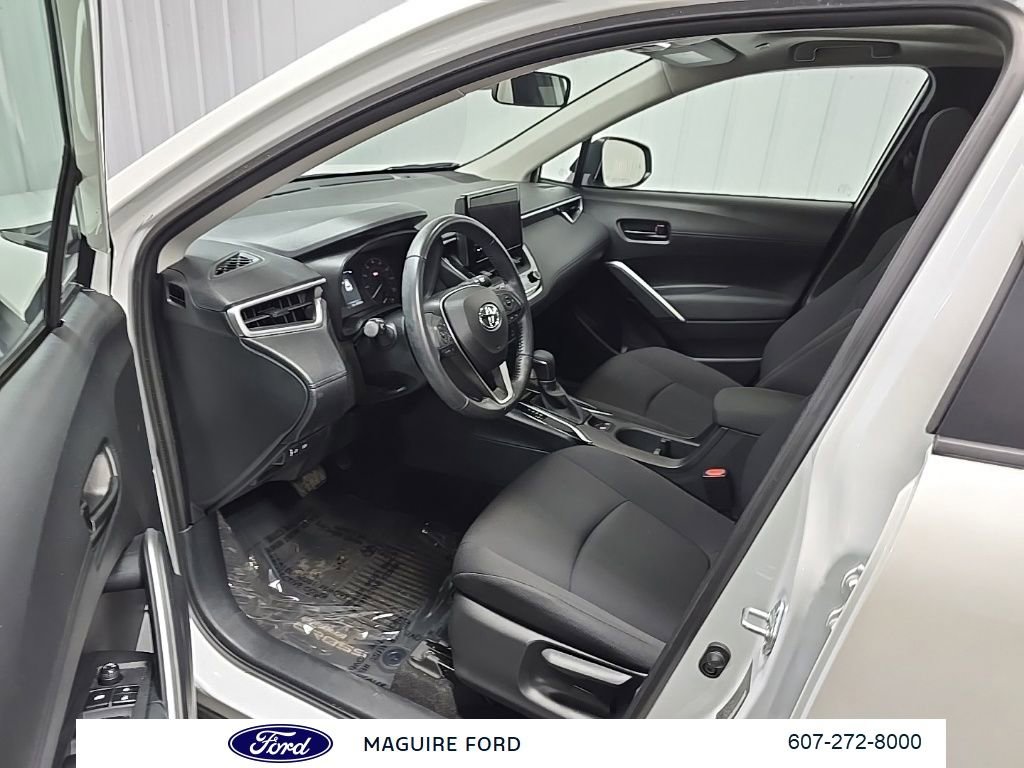 Used 2023 Toyota Corolla Cross LE w/ Moonroof Package image 32