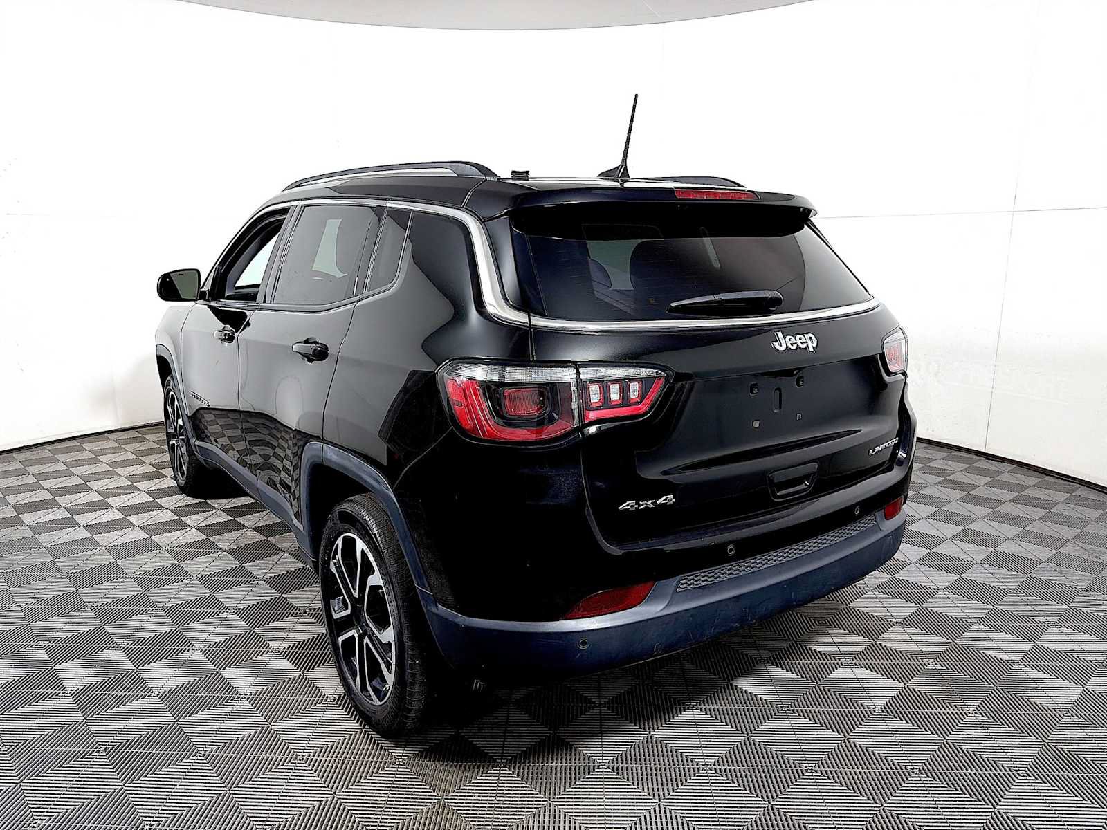 Used 2022 Jeep Compass Limited w/ Sun and Sound Group AWD/4WD image 5