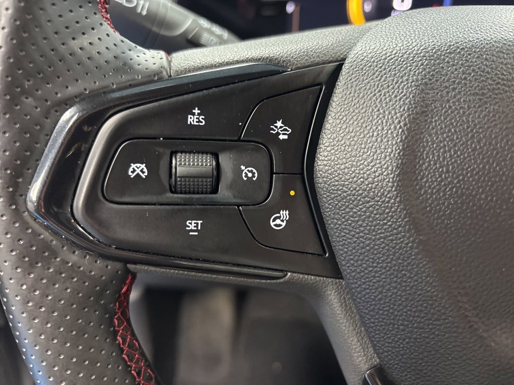 Certified 2025 Chevrolet Trax RS w/ Sunroof Package image 37