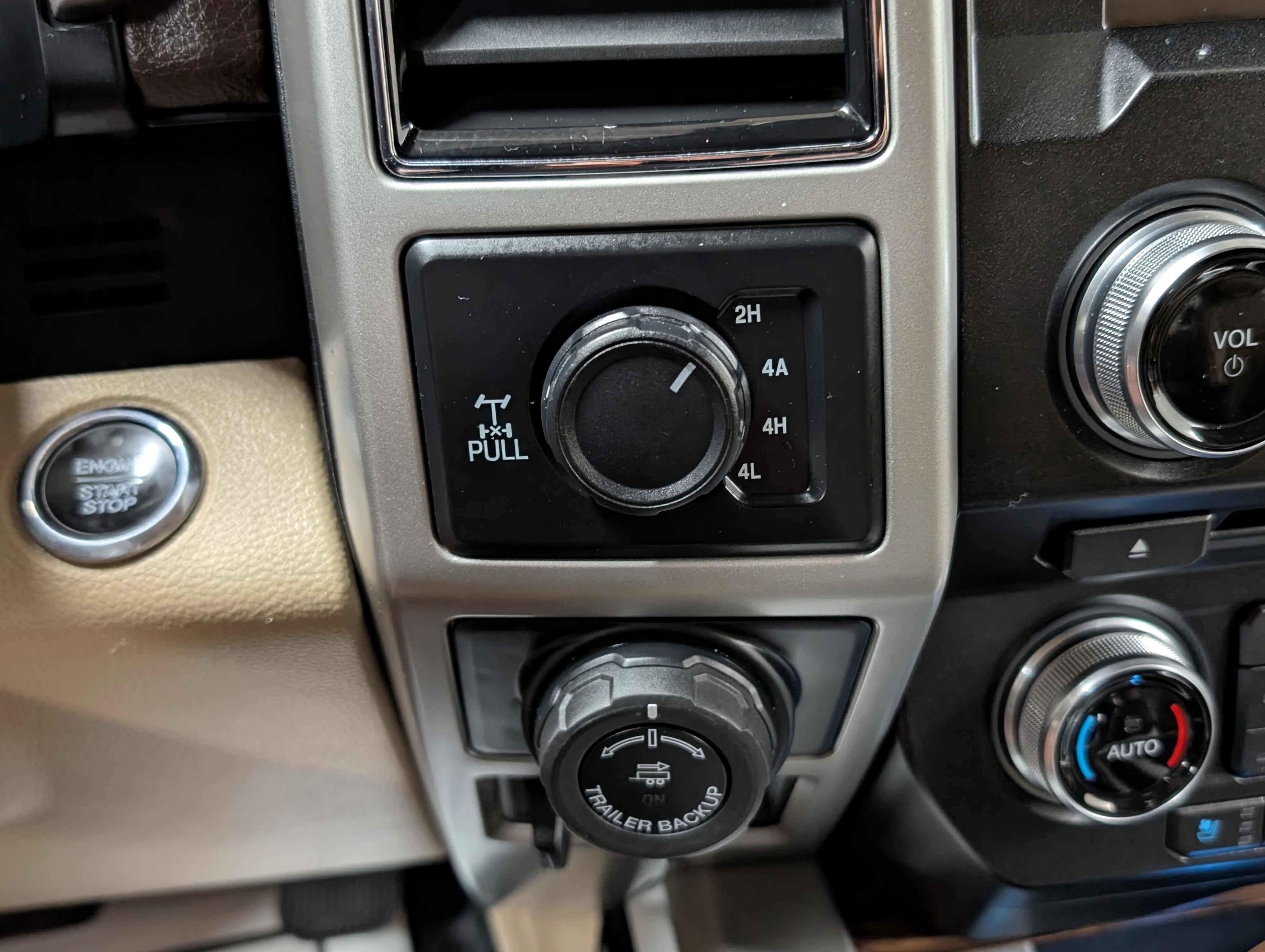 Used 2018 Ford F150 Lariat w/ Equipment Group 502A Luxury image 23