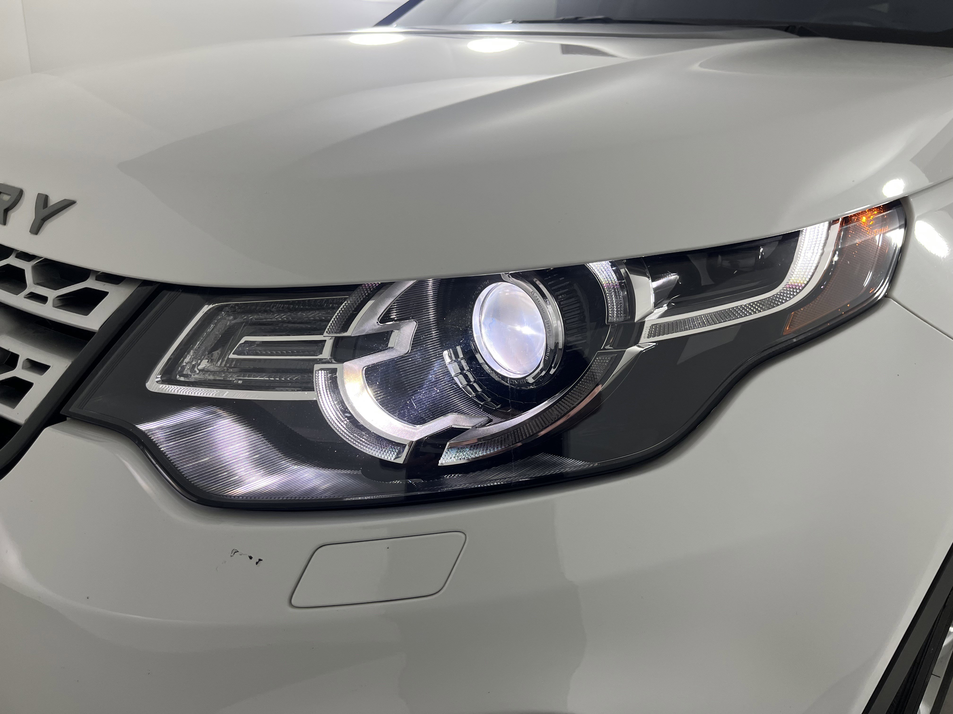 Used 2019 Land Rover Discovery Sport HSE image 26