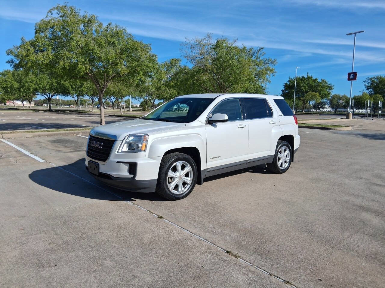 Used 2017 GMC Terrain SLE image 2