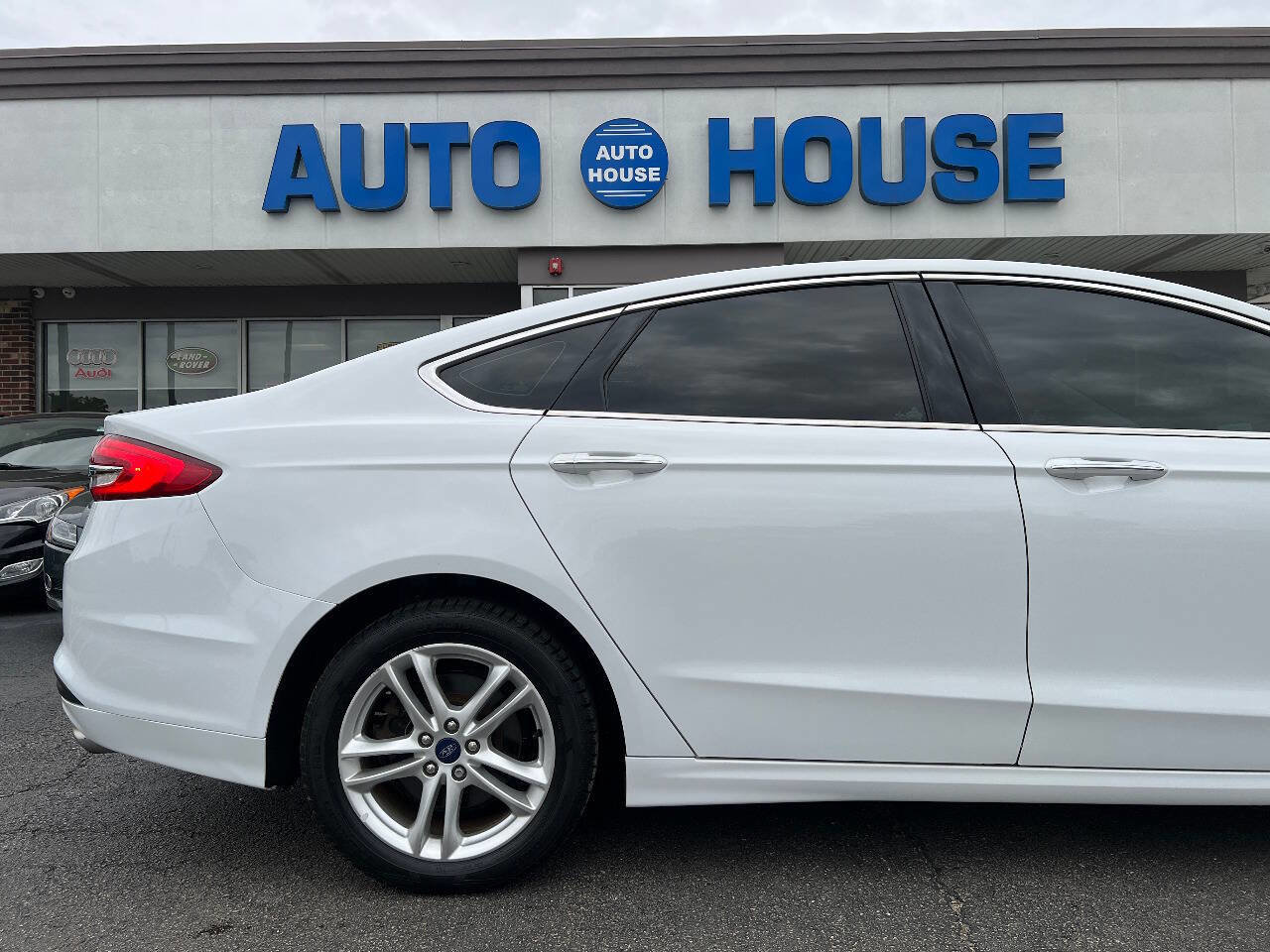 Used 2018 Ford Fusion SE w/ Equipment Group 602A FWD image 38