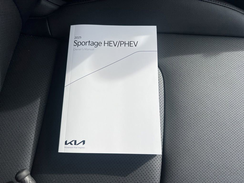 Certified 2025 Kia Sportage EX image 25