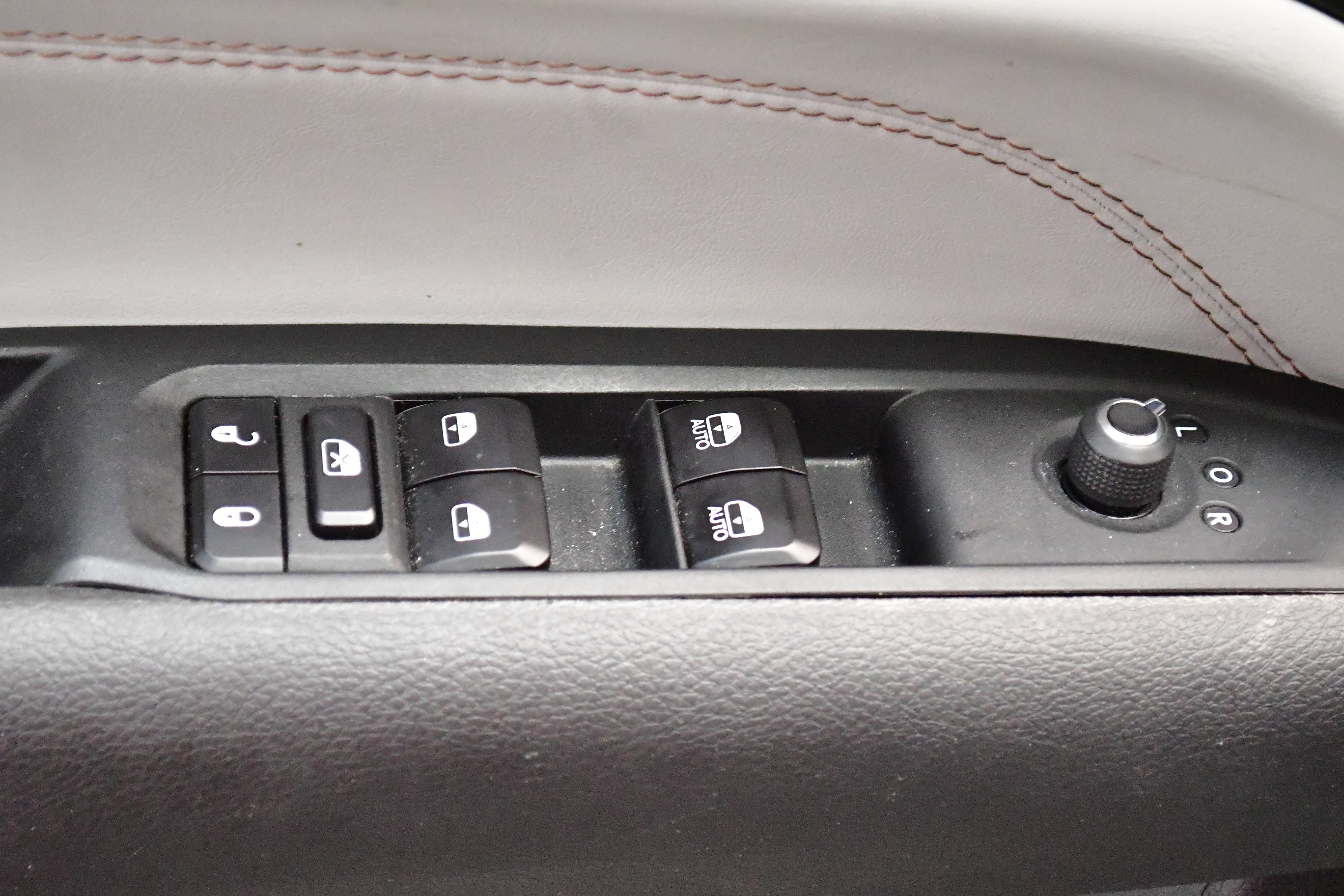 Used 2025 Jeep Compass Limited AWD/4WD image 16