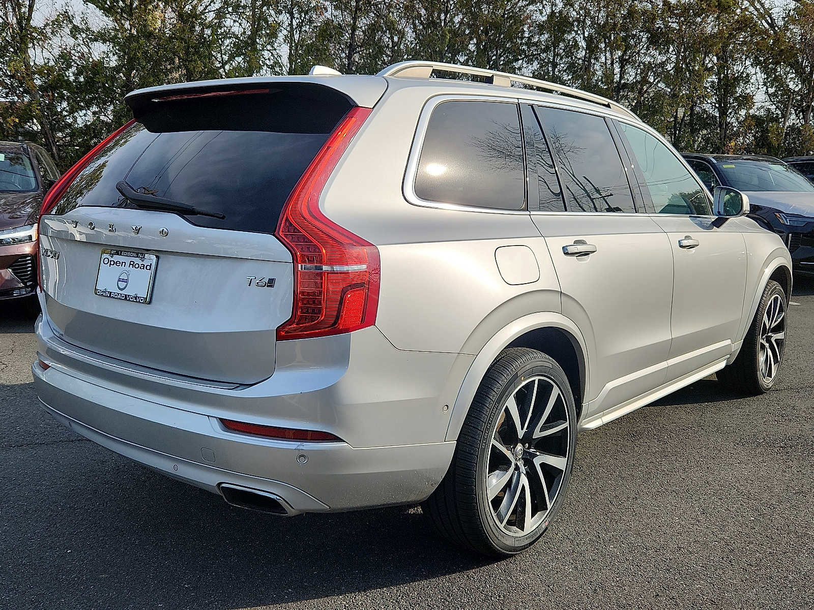 Used 2018 Volvo XC90 T6 Momentum w/ Convenience Package image 6
