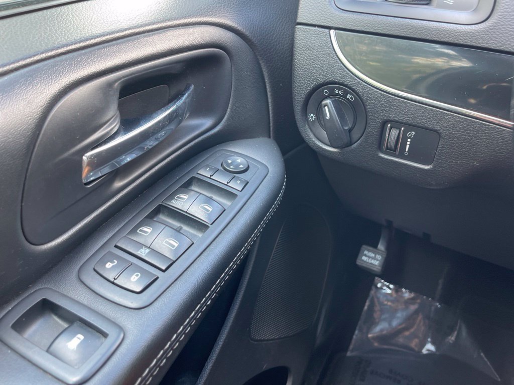 Used 2017 Dodge Grand Caravan SE FWD image 23