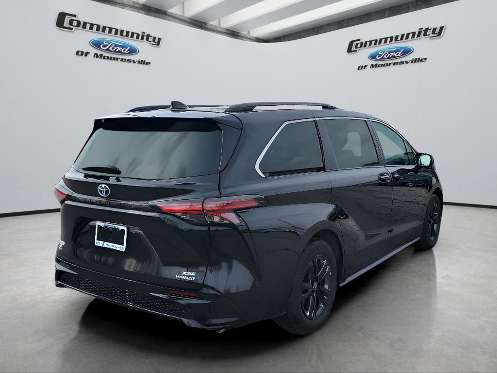 Used 2024 Toyota Sienna XSE AWD/4WD image 11