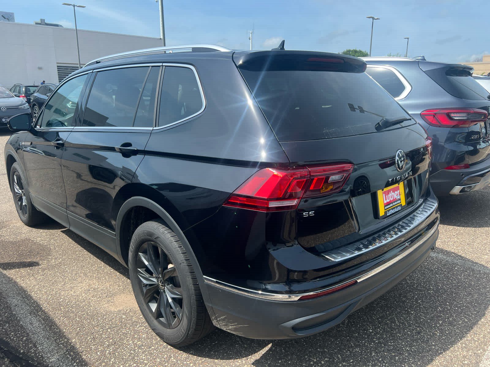 Used 2024 Volkswagen Tiguan SE AWD/4WD image 4