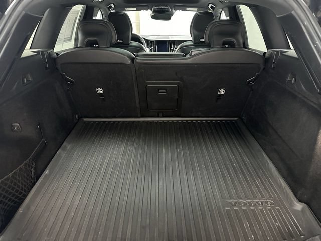 Used 2020 Volvo XC60 T5 R-Design AWD/4WD image 17