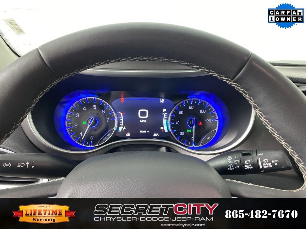 Used 2024 Chrysler Pacifica Touring-L image 17