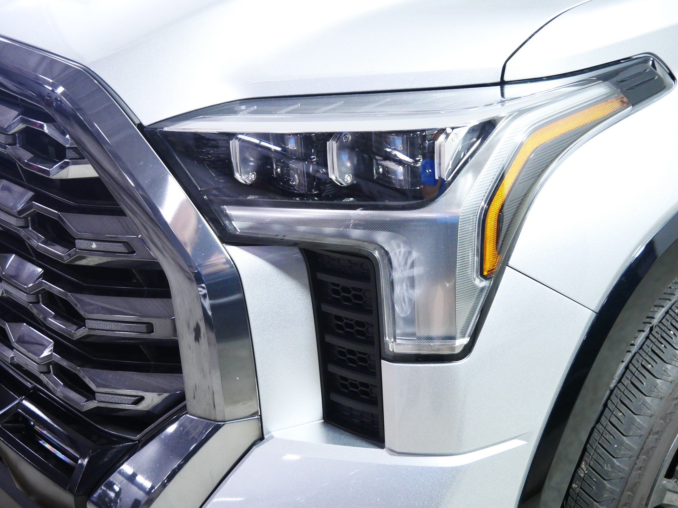 Used 2025 Toyota Tundra Platinum AWD/4WD image 16