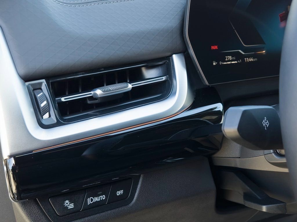 Used 2025 BMW X2 xDrive28i w/ Technology Package image 11