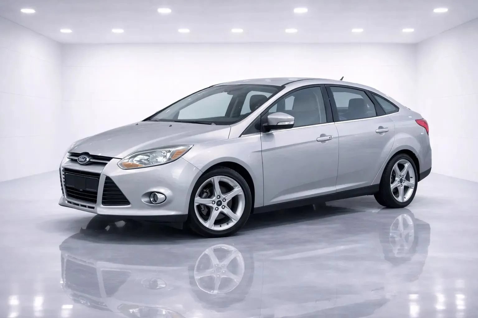 Used 2013 Ford Focus Titanium w/ Titanium Handling Pkg FWD image 1