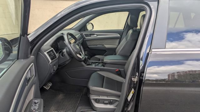 Used 2022 Volkswagen Atlas Cross Sport SEL R-Line image 19