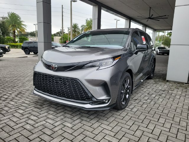 New 2026 Toyota Sienna XSE FWD image 2