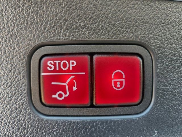 Used 2024 Mercedes-Benz GLC 300 4MATIC image 34