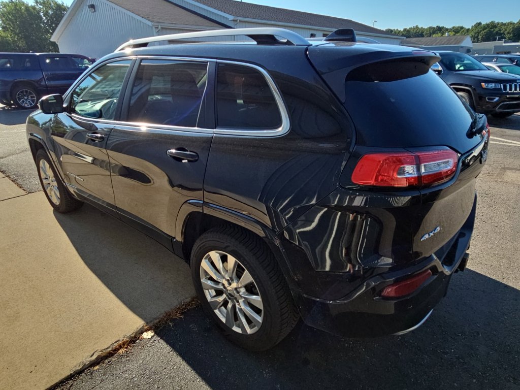 Used 2017 Jeep Cherokee Overland AWD/4WD image 8