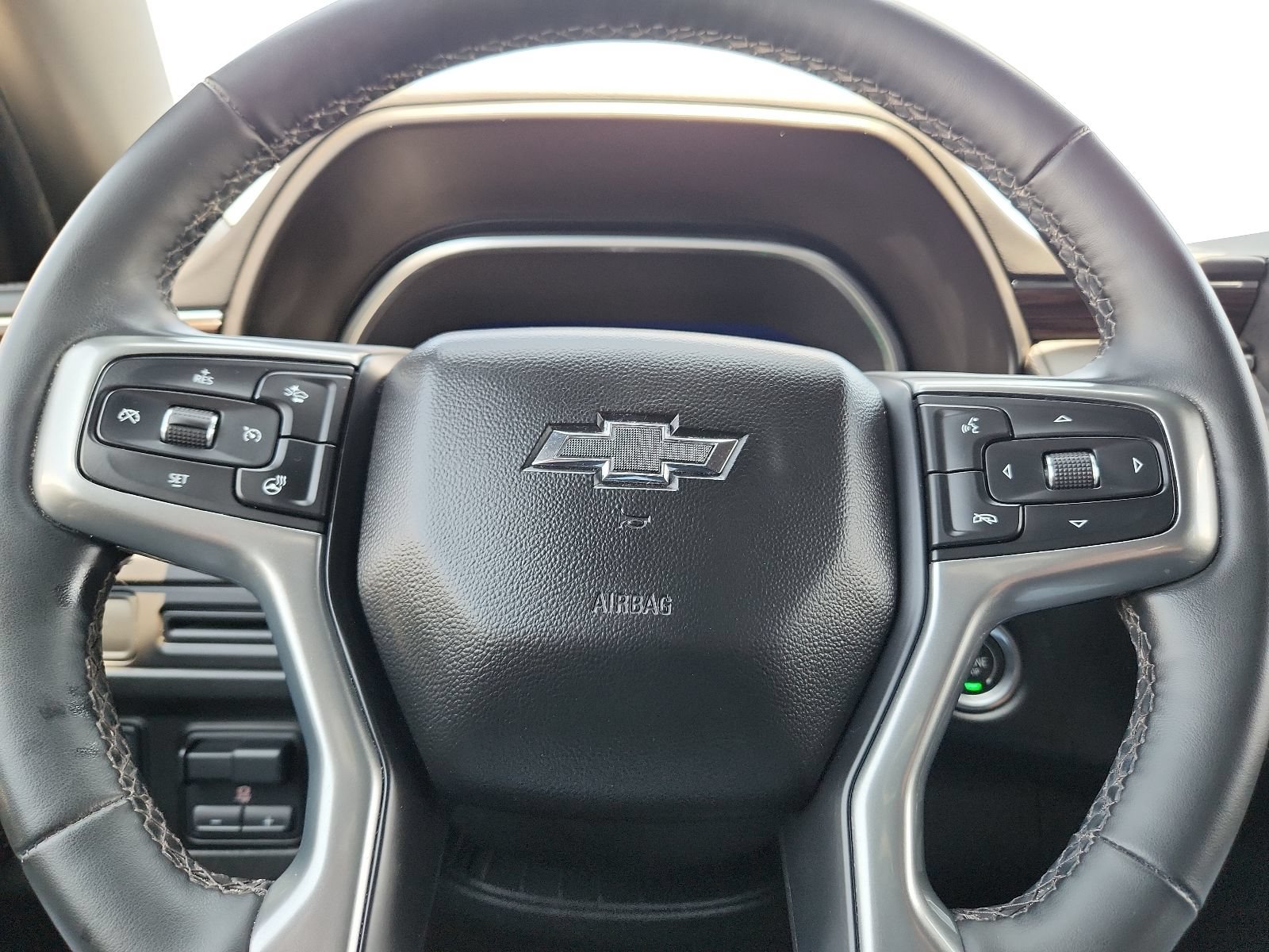 Used 2023 Chevrolet Tahoe Z71 w/ Luxury Package AWD/4WD image 19