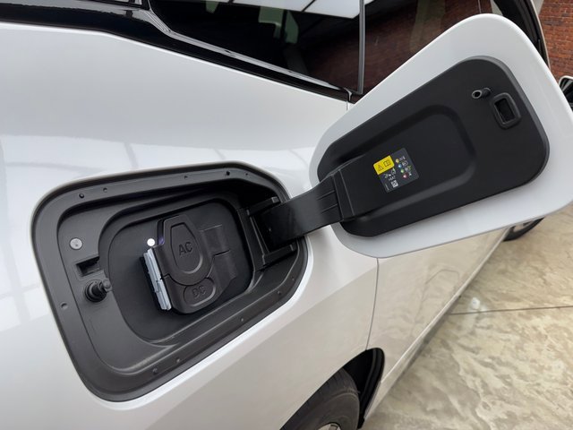 Used 2026 BMW iX xDrive45 image 27