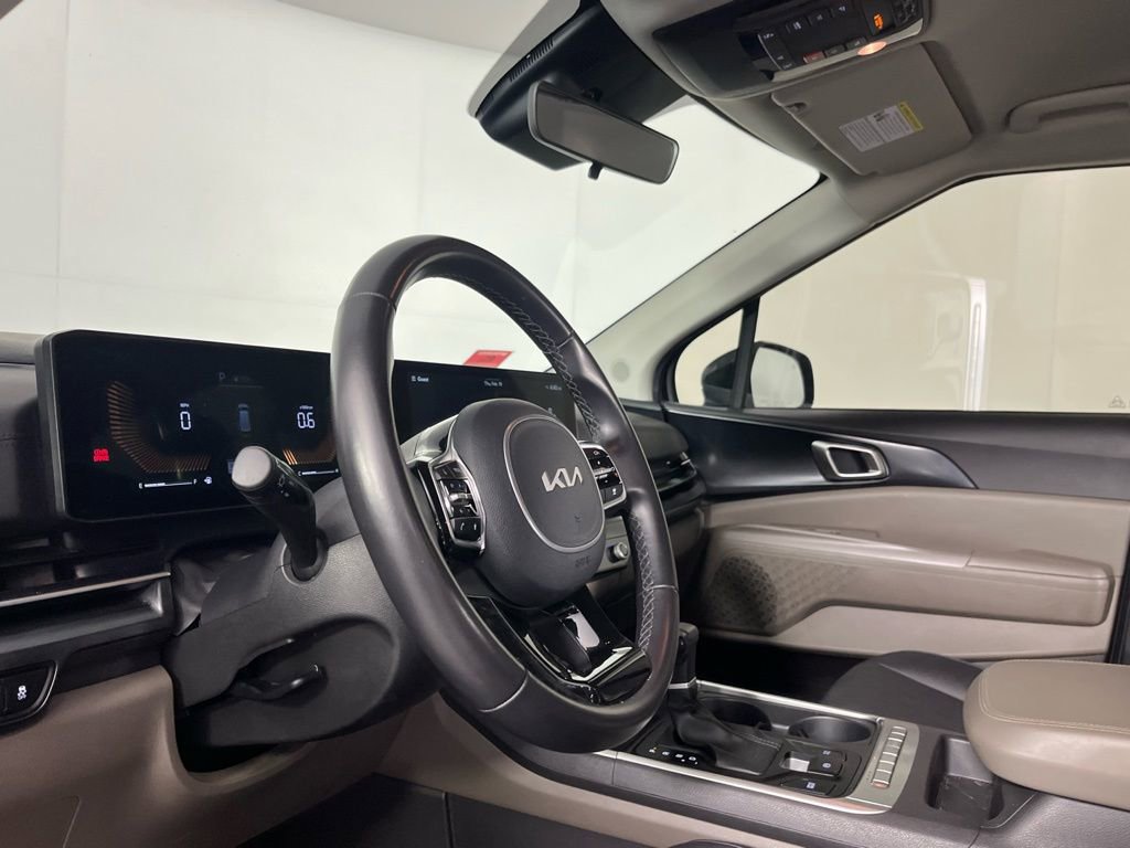 Used 2025 Kia Carnival image 22