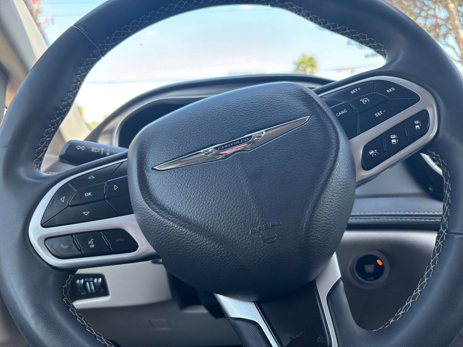 Used 2023 Chrysler Pacifica Touring-L FWD image 29