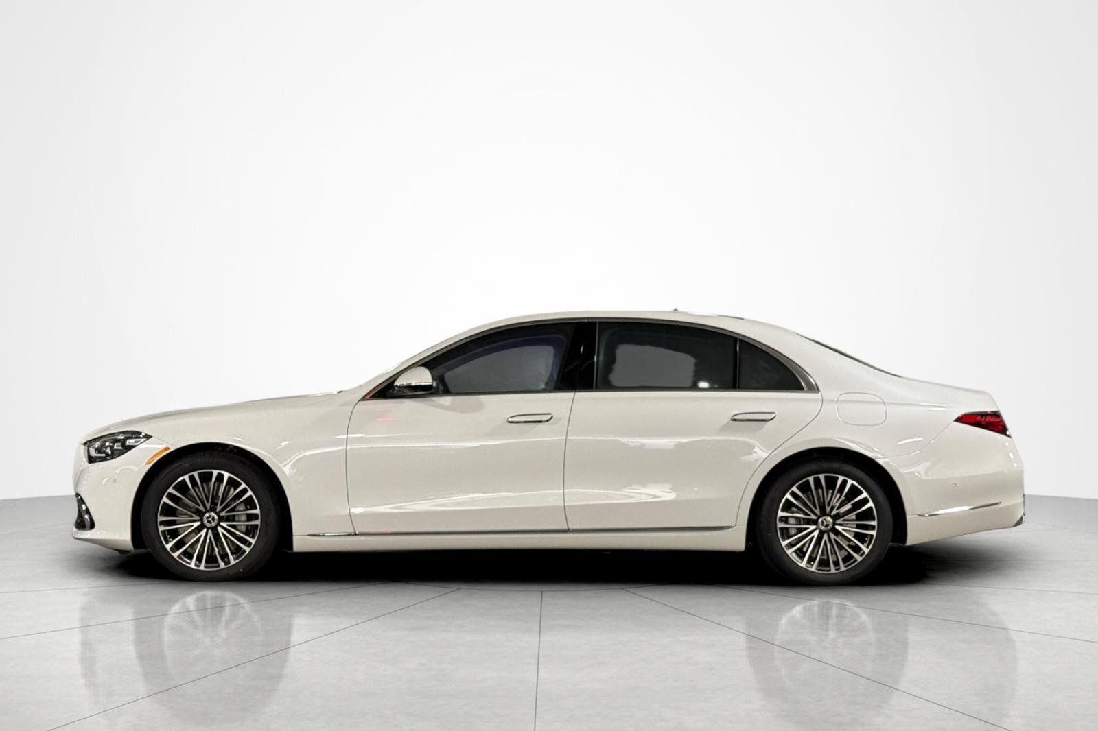 New 2026 Mercedes-Benz S 580e 4MATIC Sedan image 2